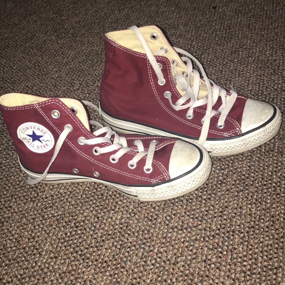 Burgundy high top converse